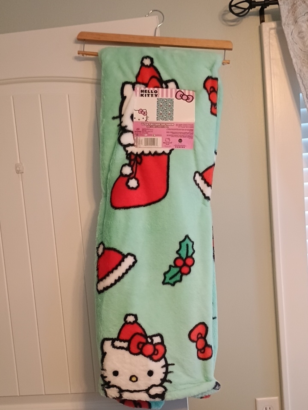 NWT Ultra Fine Faux Hello Kitty Throw - Mint Green with Red Holiday Print